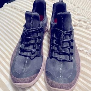 Nike shoes 7.5